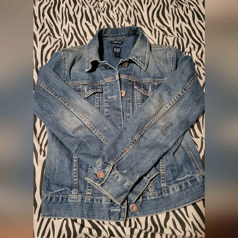Gap Women jean jacket size small